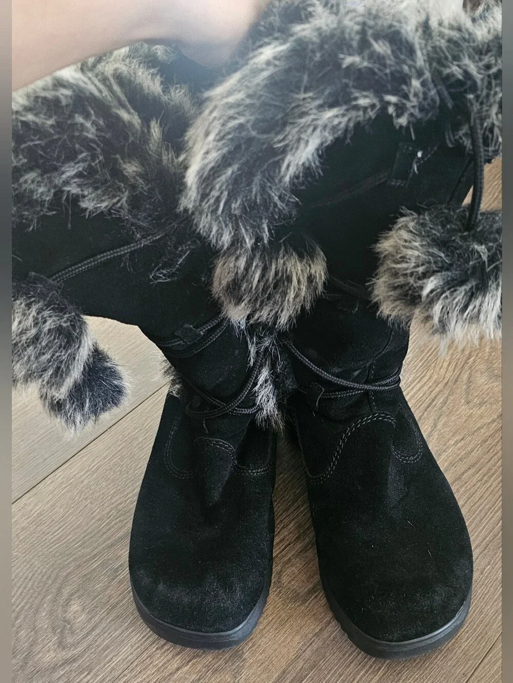 NWOT REPORT brand Black Suede With Faux Fur Lining Boots